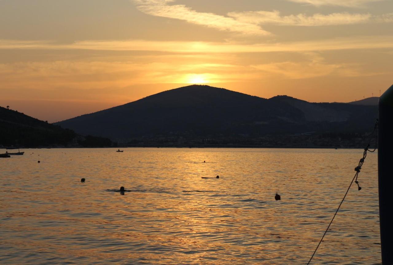 Spacious Room Near Beach W Private Bathroom Trogir Exterior photo